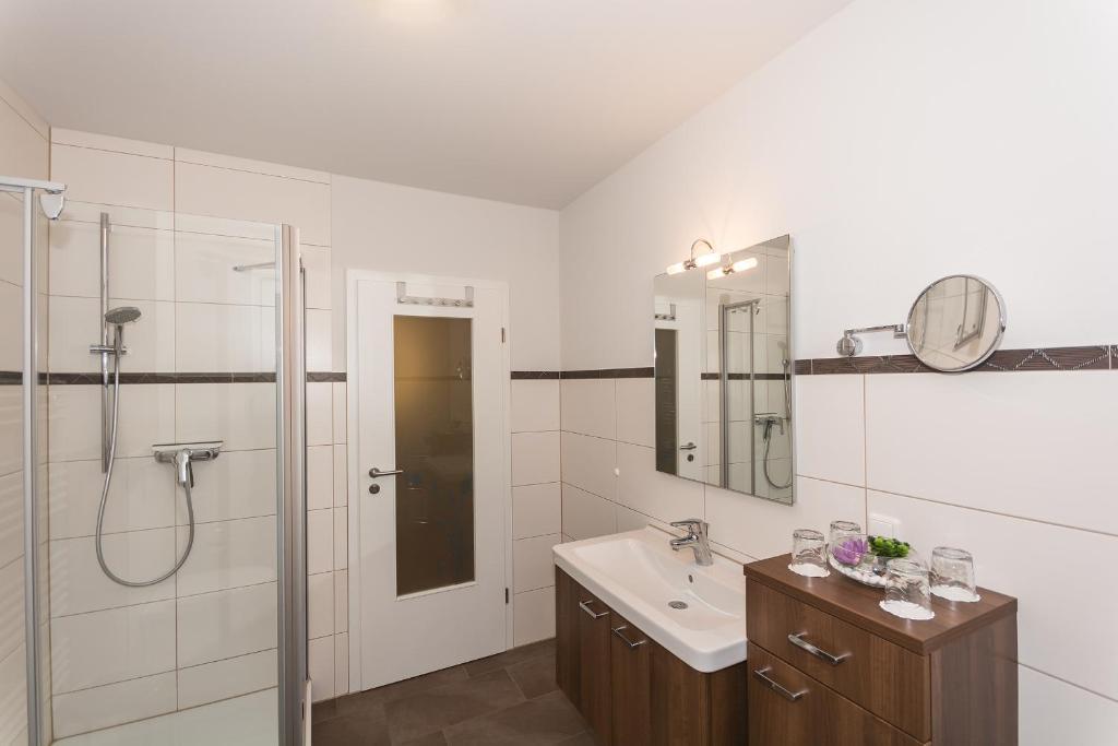 Apartmenthaus Kleiner Falke Бінц Екстер'єр фото